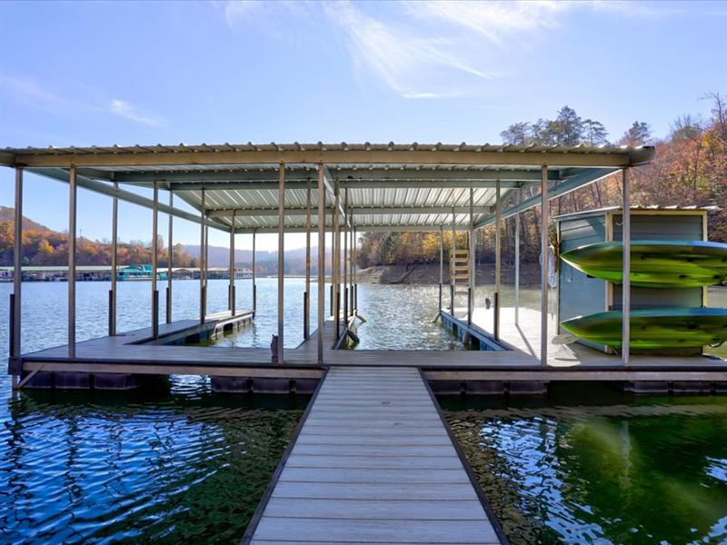 The private covered dock at Lakefront Paradise